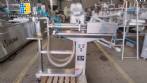 Semi-automatic pneumatic liquid filling machine with two nozzles