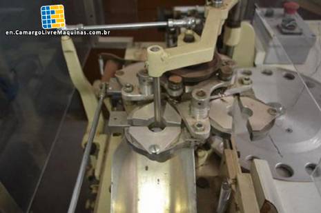 Automatic packaging for truffles and chocolates