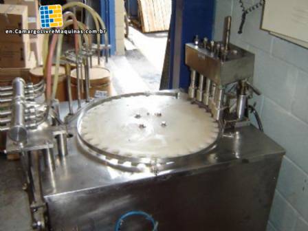 Rotary filling machine 6 nozzles Wada