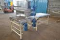 Machine to spray with grated coconut continuous lines