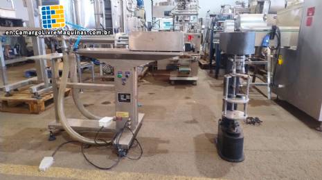 Filling machine with 2 nozzles for liquids and pilfer cap screwer