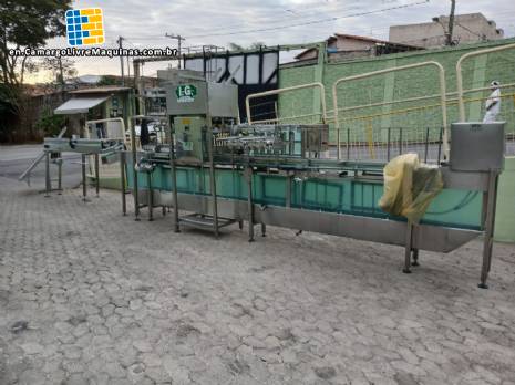 Automatic 6-nozzle linear filling machine with rinser and capper. Machines 1,800 bottles per hour