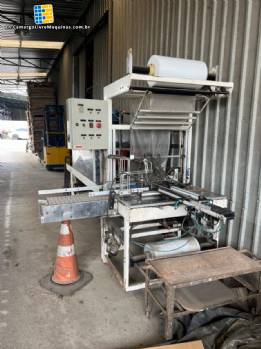 Automatic baling machine with shrink tunnel for bottles and jars in bales.
