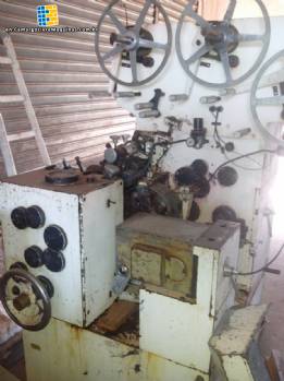Double twist wrapping machine for sweets