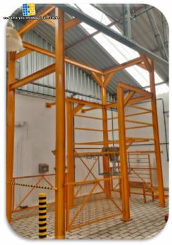 Unit for unloading 2000 kg big bags with Artinox screw conveyor.