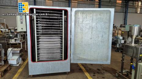 Prime Engenharia drying oven/dehydrator for dehydrating fruits and vegetables.