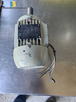 WEG single-phase induction motor, 1/4 HP, 1670 rpm