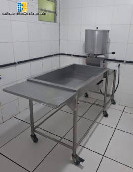 Equipment for caramelizing popcorn, cashews, peanuts, and nuts in general