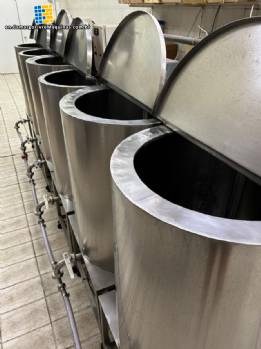 Stainless steel mixing and beating tanks with refrigeration for ice cream syrups