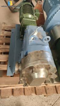 Lobe pump in 316 stainless steel Waukesha Cherry Burrell Universal 2 SPX