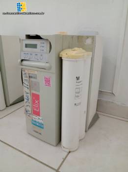 Laboratory water purification system Millipore Elix 10