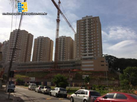 Mobile crane on rails