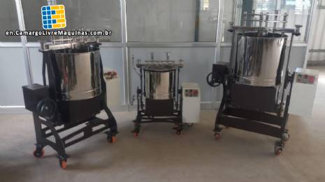 Melangeur for refining chocolates