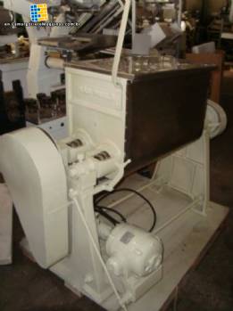 Industrial mixer for food and chemical pasta