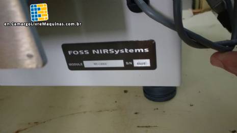 Diffuse reflectance spectrometer for chromatograph