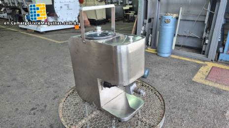Semi-automatic benchtop vegetable oil extraction press, up to 18 kg per hour.