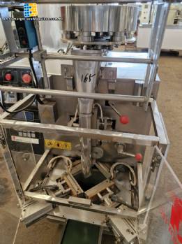 Vertical wrapping machine for triangular format