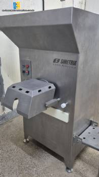 Continuous grinder for meats, vegetables, fruits, cheeses and fats with a 130 mm opening. Simetria model, year 2023.
