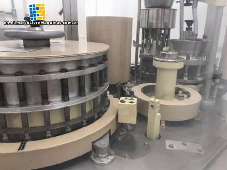 Automatic capping machine