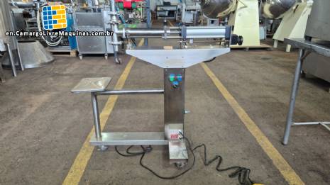 Semi-automatic filling machine for liquids