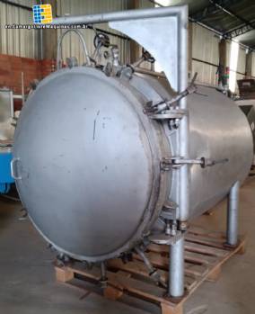 Stainless steel horizontal pressure vessel