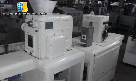 Extruder and cutter of sweets