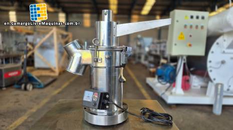 Benchtop hammer mill pulverizer/sugar grinder, 15 kg per hour. Benchtop hammer mill pulverizer/sugar grinder, 15 kg per hour.