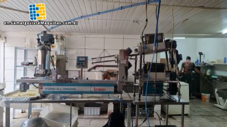 Bralyx Formix Multimassas automatic forming, molding and filling machine with continuous extruder feeder for laminated products. Bralyx Formix Multimassas automatic forming, molding and filling machine with continuous extruder feeder for laminated products.