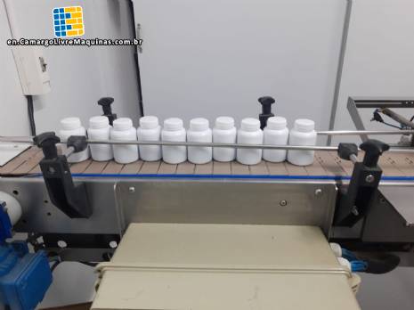 Filling line with capsule counter and screw machine Filling line with capsule counter and screw machine