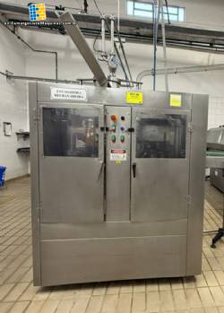 Metal can filling and crimping machine with washer, rinser, and sterilizer for cream, condensed milk, sauces, and tomato extract. Made in the Metalúrgica Mococa dairy industry. Metal can filling and crimping machine with washer, rinser, and sterilizer for cream, condensed milk, sauces, and tomato extract. Made in the Metalúrgica Mococa dairy industry.