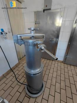 Pneumatic sausage stuffer in stainless steel, 150 to 300 kg per hour, KLAINOX Pneumatic sausage stuffer in stainless steel, 150 to 300 kg per hour, KLAINOX