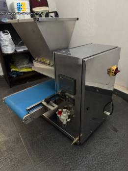 VONIN C3 Pro one-shot dispenser with 3 nozzles for filled chocolates and candies. VONIN C3 Pro one-shot dispenser with 3 nozzles for filled chocolates and candies.
