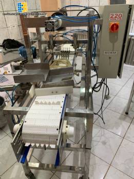 WJ Vernillo garlic bread filling dosing machine 1,800 loaves / hour WJ Vernillo garlic bread filling dosing machine 1,800 loaves / hour