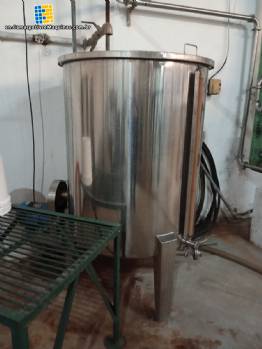 Zegla 1,000-liter stainless steel tank with kettle Zegla 1,000-liter stainless steel tank with kettle